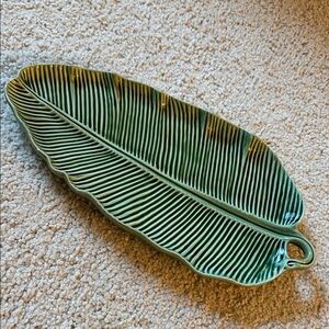 Like new Large Green Leaf-Shaped Ceramic Platter from Bordallo Pinheiro 15”